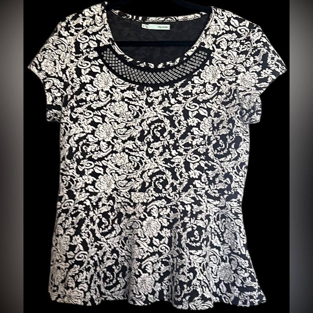 MAURICES Black/White Floral Thicker Fabric Peplum Topw/Beaded Detail,Sz XL,GUC.